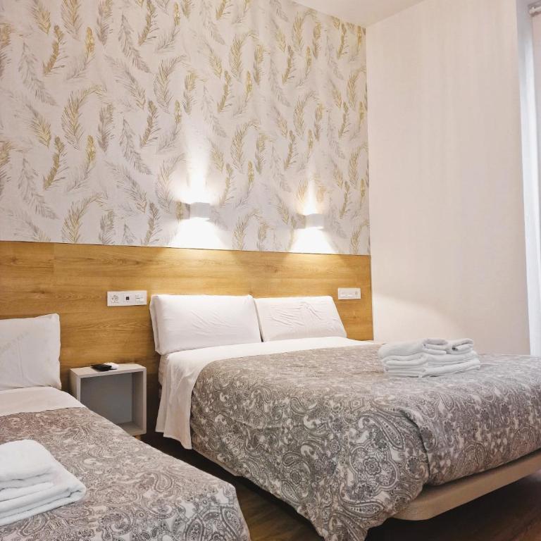 Hostal Comercial - Chambre Double avec Lit d'Appoint - 9