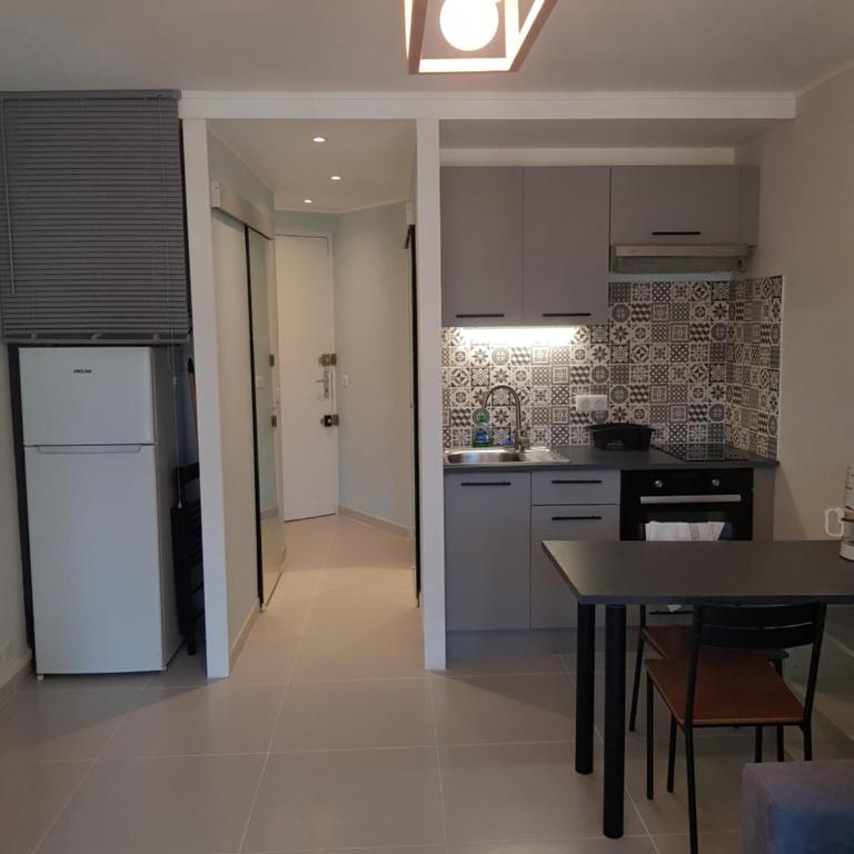 studio meuble climatise centre ville vue mer - Monolocale - 3