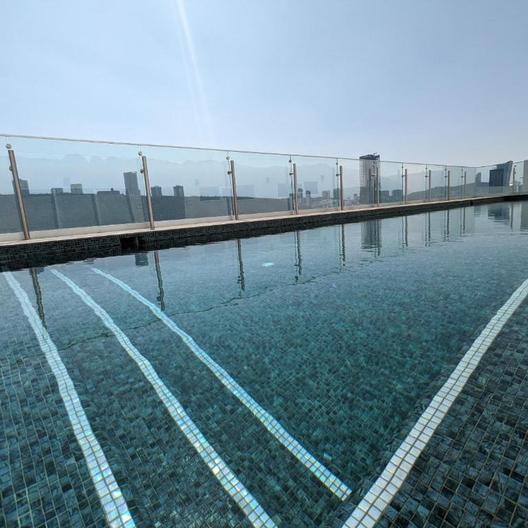 Stylish Panoramic Views City Loft - Deluxe Apartment - 4