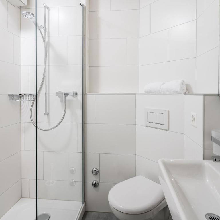 Hotel Merkur - West Station - Doppel-/Zweibettzimmer mit Bad - 7