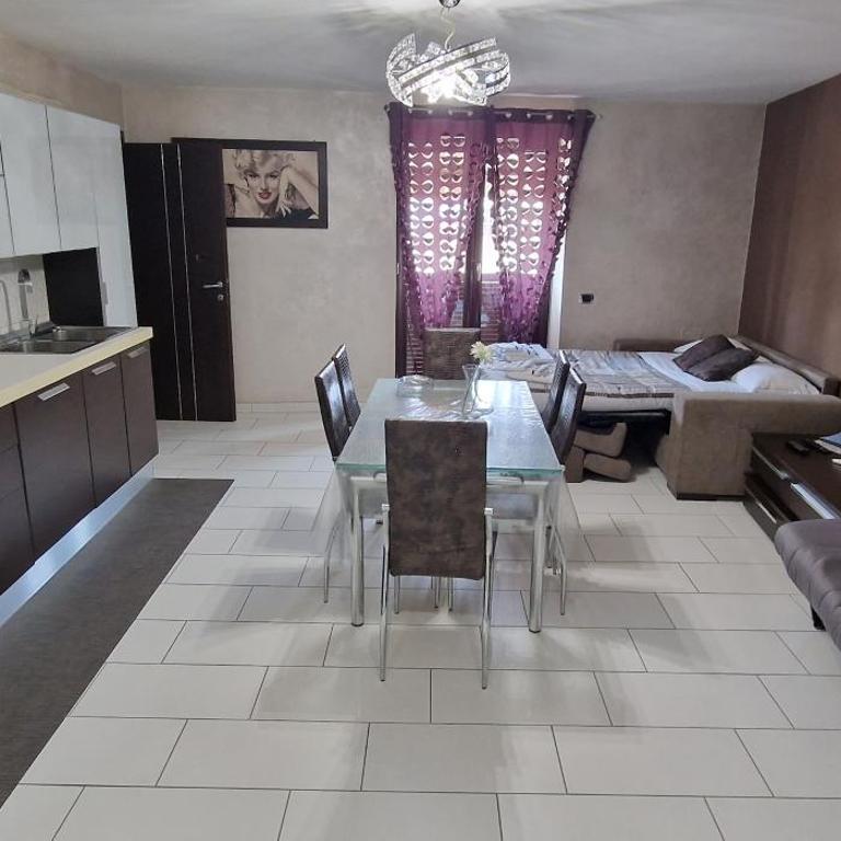 Fashion House Napoli - Apartment with Balcony - 12