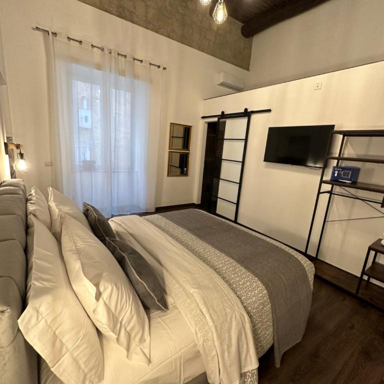 LostNaples - Standard King Room - 1