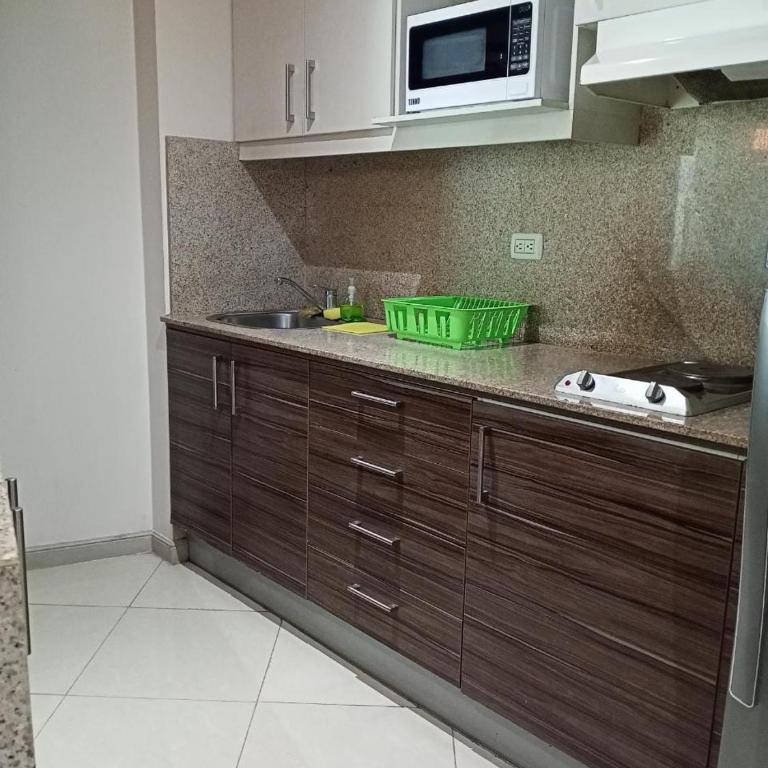 Ecusuites Riverfront l Balcony - One-Bedroom Apartment - 6