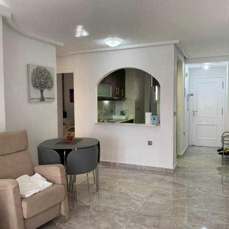 Precioso apartamento a 200 metros del mar - Three-Bedroom Apartment - 5
