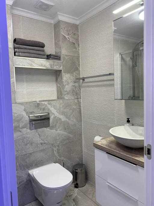 Precioso apartamento a 200 metros del mar - Three-Bedroom Apartment - 9
