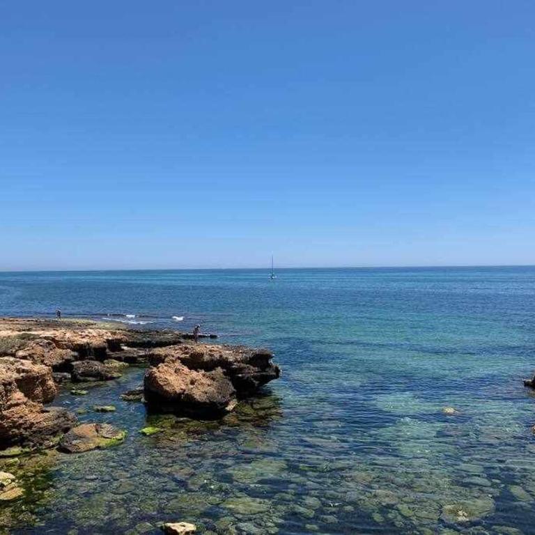 Precioso apartamento a 200 metros del mar - Three-Bedroom Apartment - 24