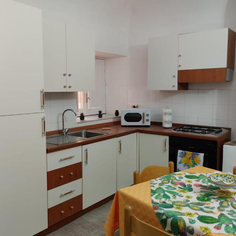 Manzoni 81 Apartment - Three-Bedroom Apartment - 10