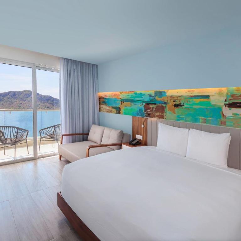 Courtyard by Marriott Mazatlan Beach Resort - Deluxe King Room with Balcony and Ocean View - 1