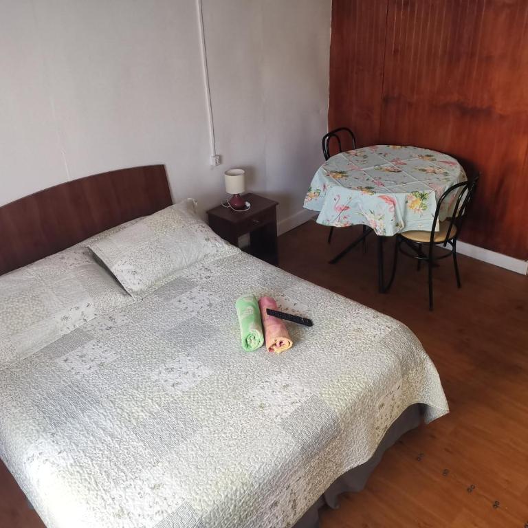 Hostal y Cabañas Maribel Zuñiga - Habitación Doble con baño privado - 2 camas - 8
