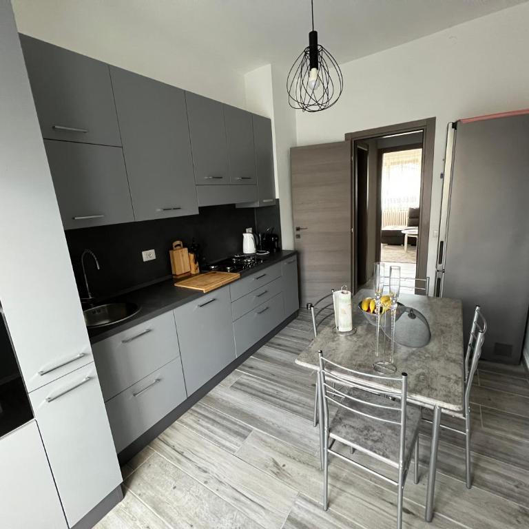 Casa di Afi, lago maggiore 5 min Perfect For 4 - Kitchen - Parking - Netflix - Appartamento con 1 Camera da Letto - 14