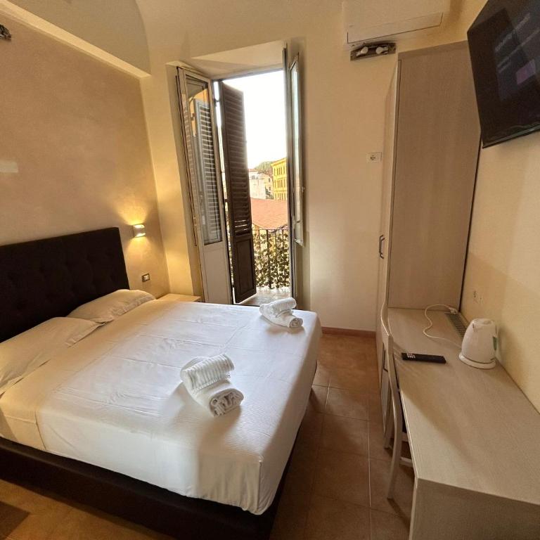 Conte GuestHouse - King Room with Balcony - 3