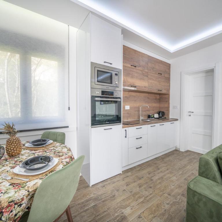 Marea DeLuxe Apartments - Apartment with Balcony - 14