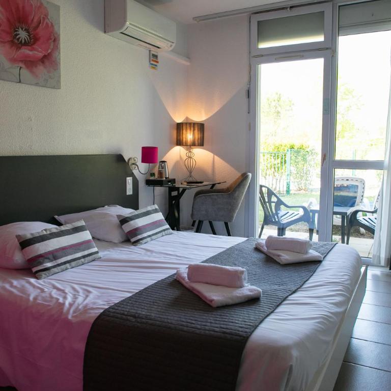 Le Clos des Bruyères - Chambre Double ou Lits Jumeaux - Vue sur Piscine - 8