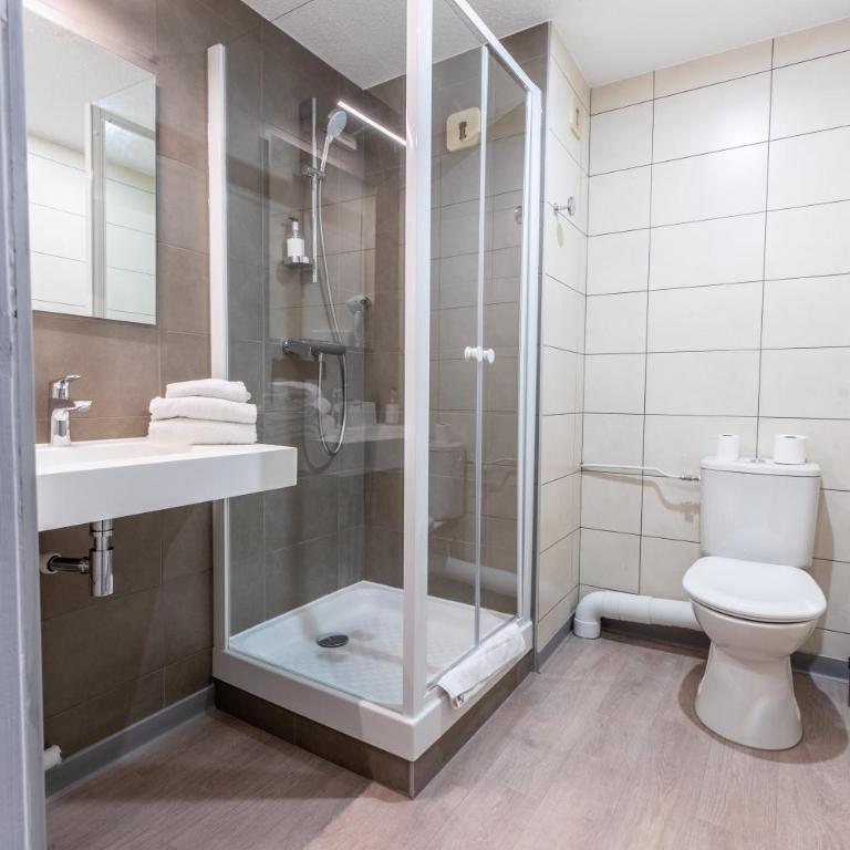 CIT'HÔTEL LE DAV Clermont-Ferrand Centre - Chambre Double à l’Arrière du Bâtiment - 8