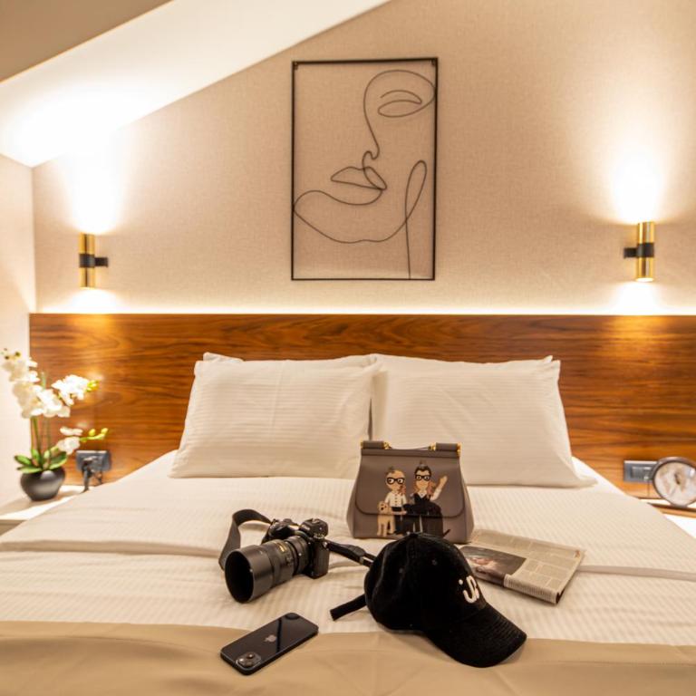 Enyana Luxury Suites - Apartment with Balcony - 8