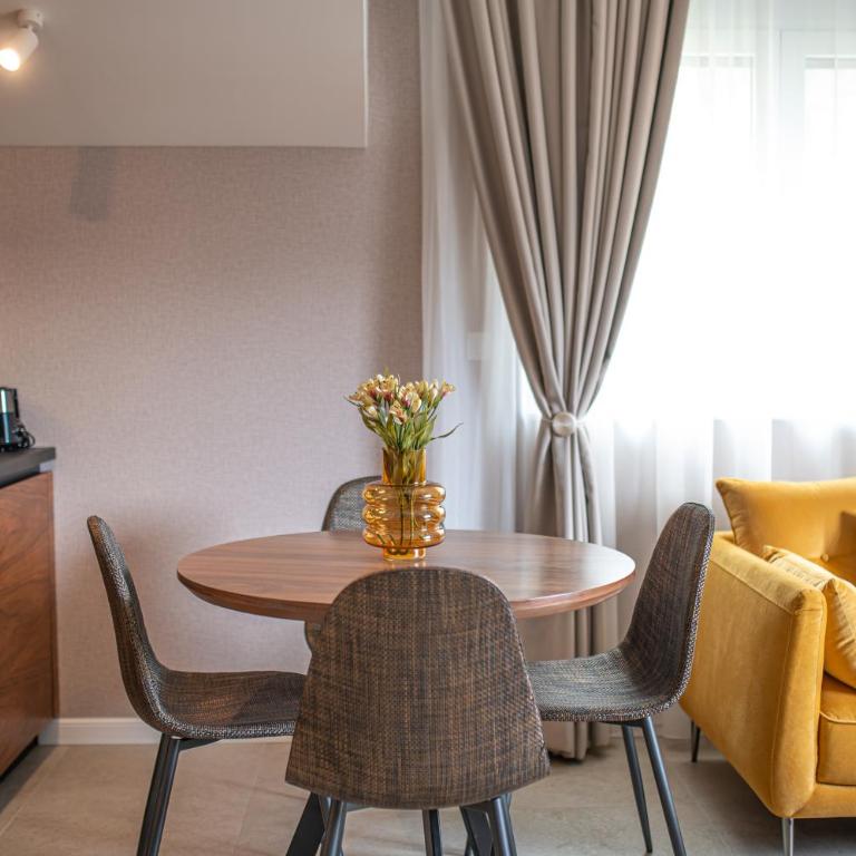 Enyana Luxury Suites - Studio Apartment - 4