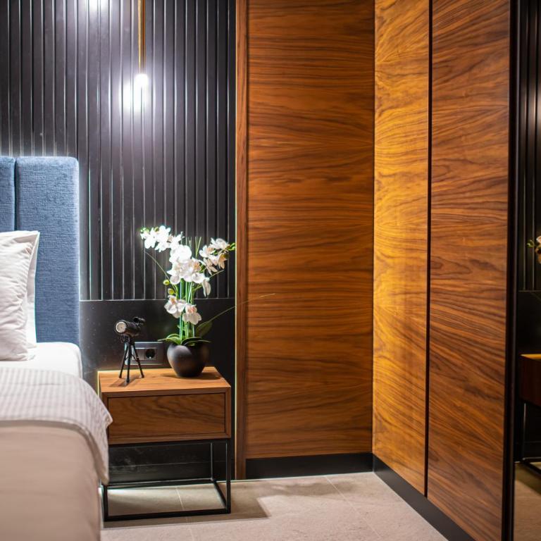 Enyana Luxury Suites - Studio Apartment - 7