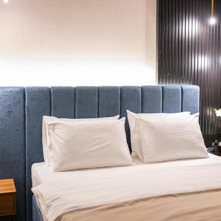 Enyana Luxury Suites - Studio Apartment - 13