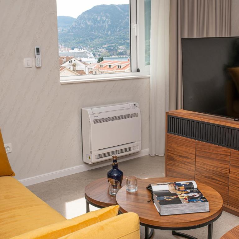 Enyana Luxury Suites - Studio Apartment - 14