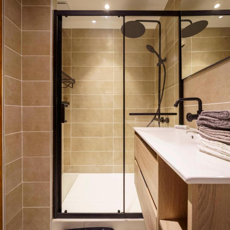 Gîte avec piscine chauffée & aires de jeux pour enfants - Maison 3 Chambres - 19