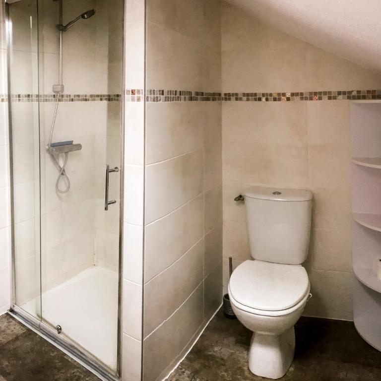 Gîte avec piscine chauffée & aires de jeux pour enfants - Maison 3 Chambres - 22