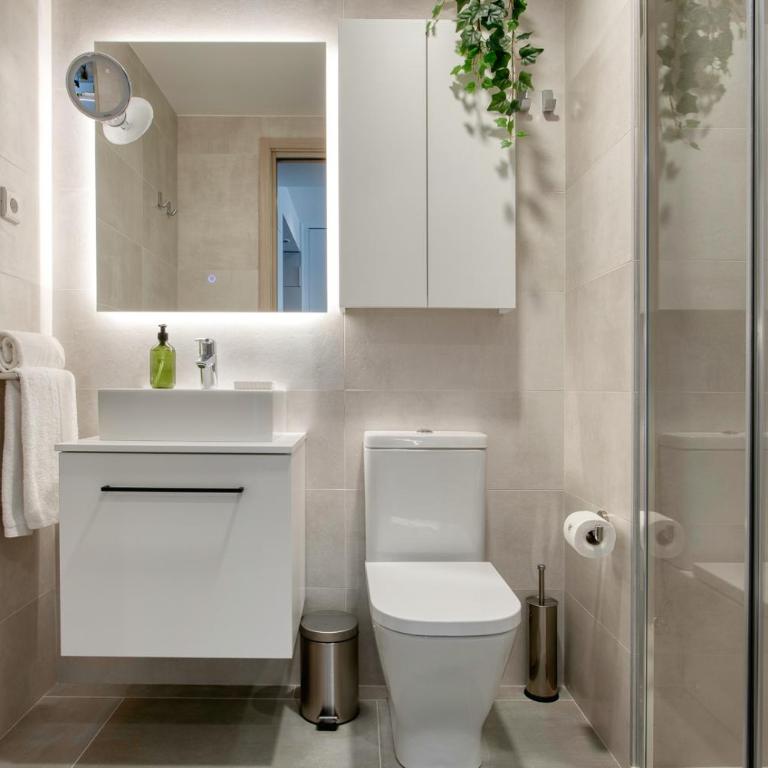 Calm Apartments - Two-Bedroom Deluxe Apartment - 5