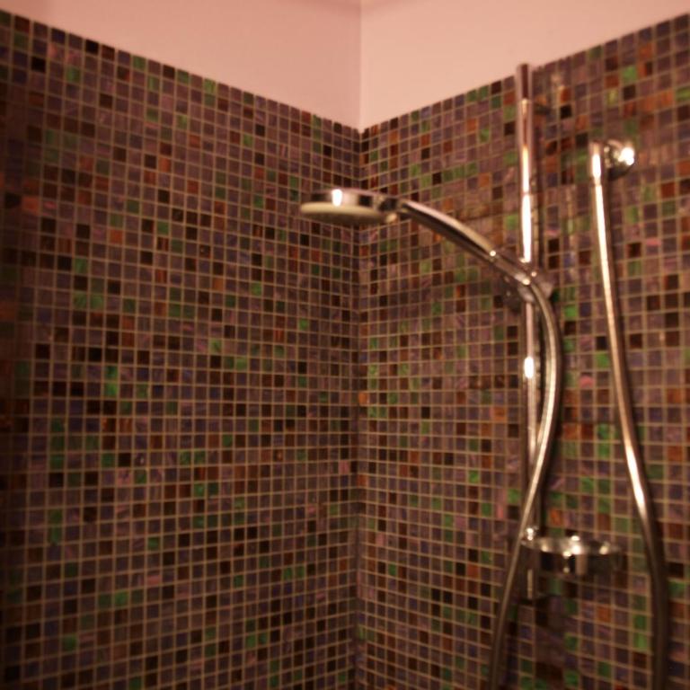 Palazzo Regina - Camera Matrimoniale Ampia con Bagno in Comune - 1
