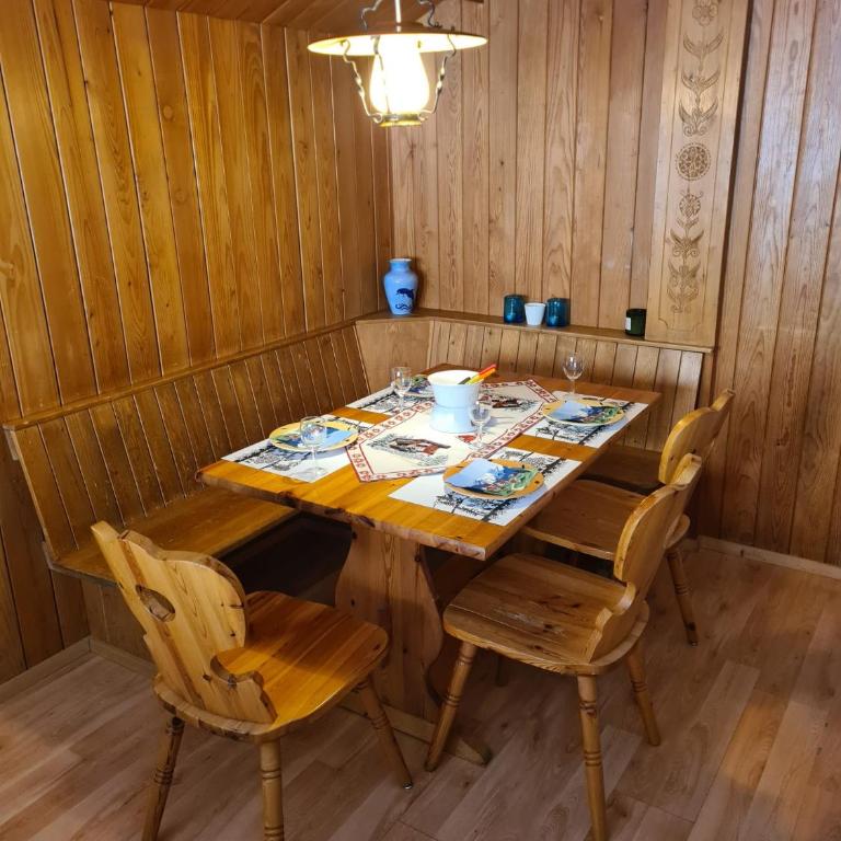 Traditional Ski Chalet in Wengen - Top Floor - Apartment mit 1 Schlafzimmer - 12