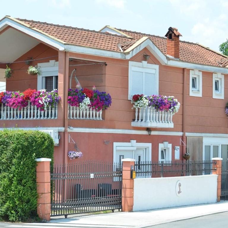 Apartmani LANA Podgorica - Studio with Sofa Bed - 1