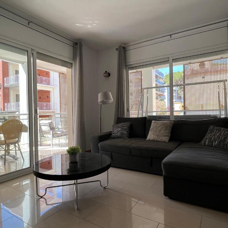 SOLIMAR 10 SALOU Solo FAMILIAS con Parking y piscina - Two-Bedroom Apartment - 95
