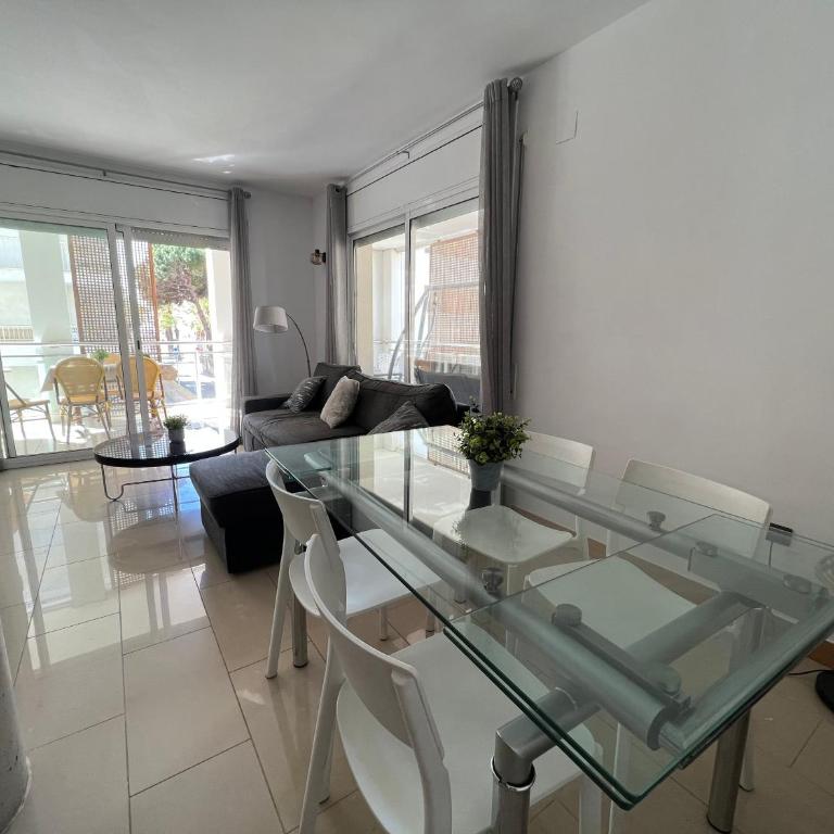 SOLIMAR 10 SALOU Solo FAMILIAS con Parking y piscina - Two-Bedroom Apartment - 40
