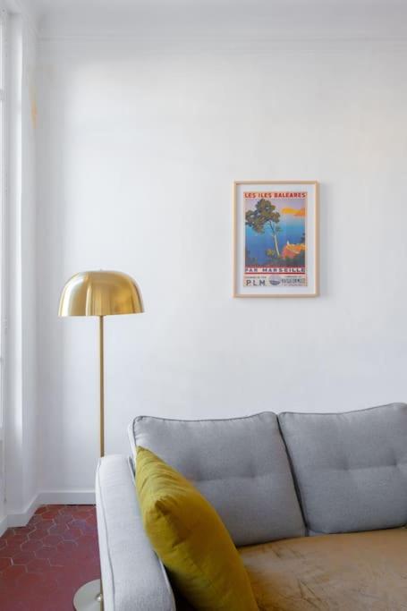 Superbe appart, central, petit balcon & vue Place - Appartement 1 Chambre - 13