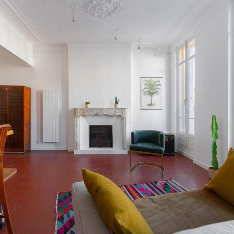 Superbe appart, central, petit balcon & vue Place - Appartement 1 Chambre - 14
