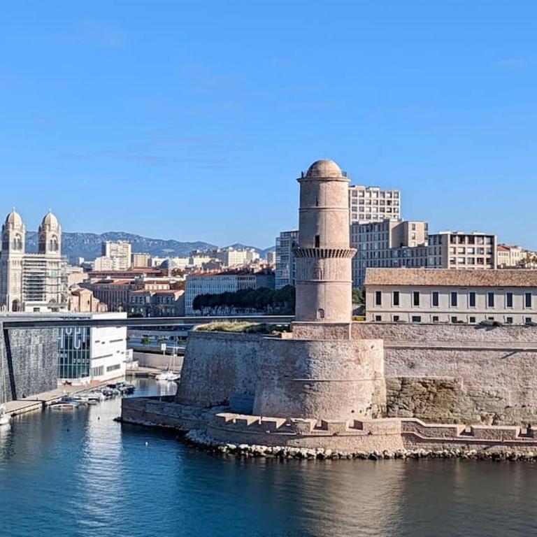 Superbe appart, central, petit balcon & vue Place - Appartement 1 Chambre - 22