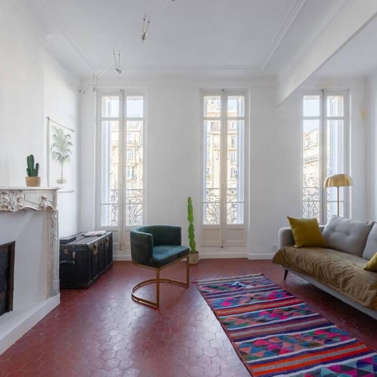Superbe appart, central, petit balcon & vue Place - Appartement 1 Chambre - 27