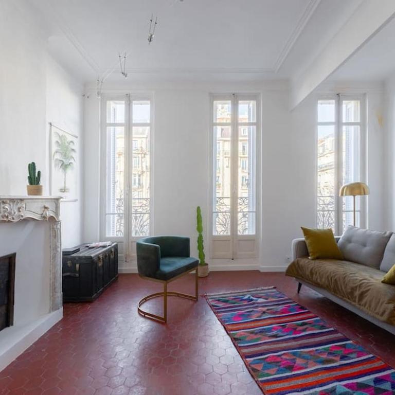 Superbe appart, central, petit balcon & vue Place - Appartement 1 Chambre - 30