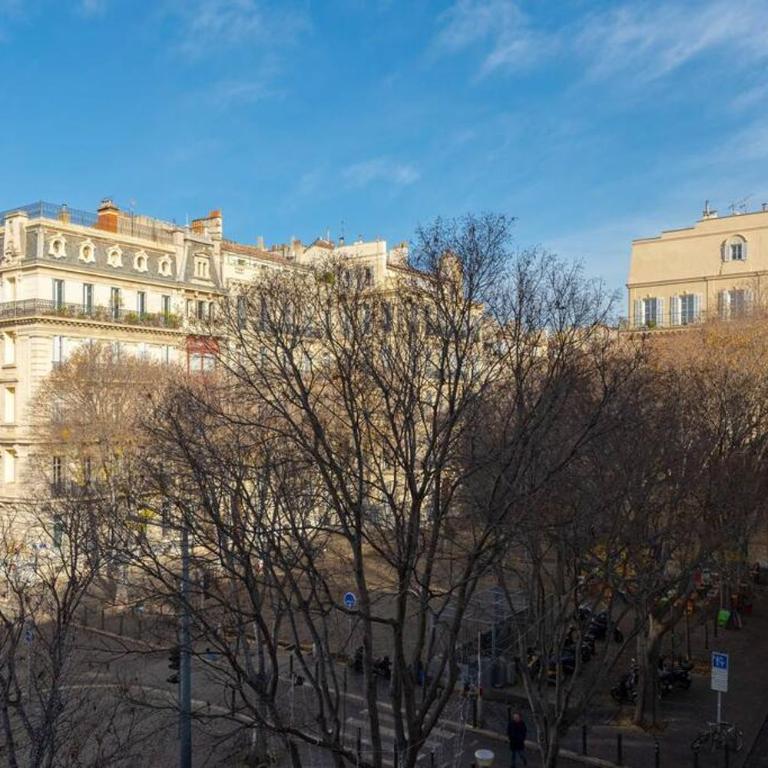 Superbe appart, central, petit balcon & vue Place - Appartement 1 Chambre - 39
