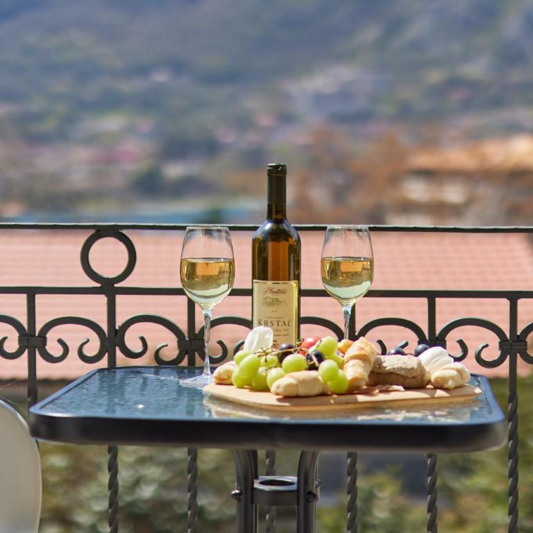 Stanisic Family Apartments - Apartment with Balcony - 1