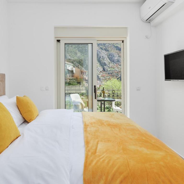 Stanisic Family Apartments - Apartment with Balcony - 3