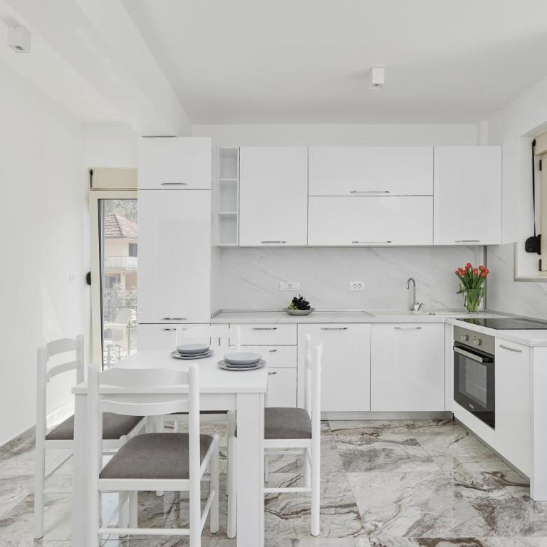 Stanisic Family Apartments - Deluxe Apartment - 2