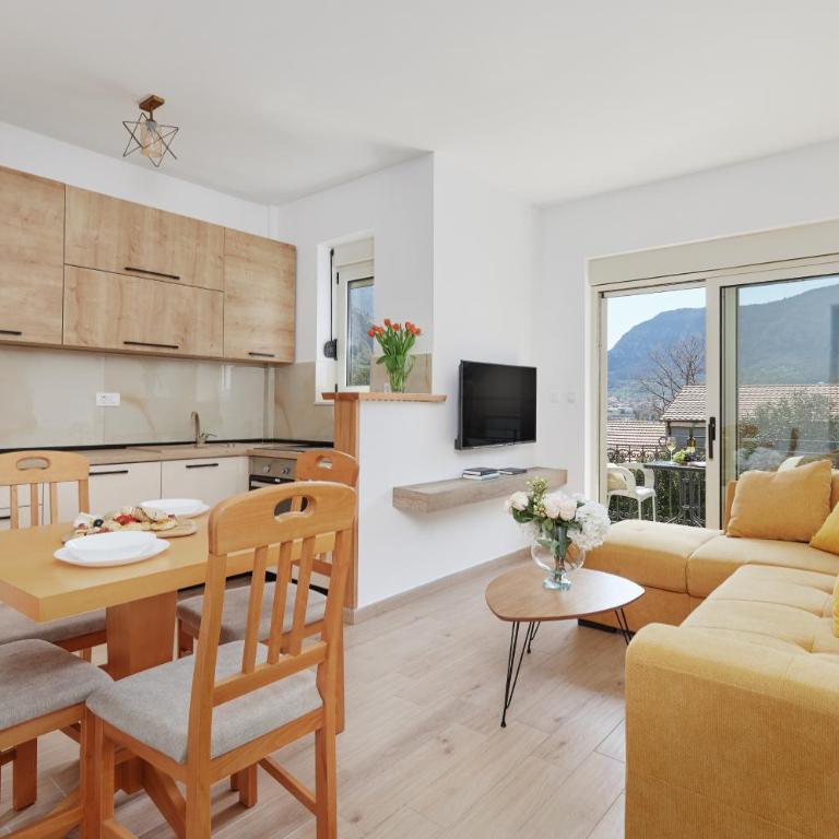 Stanisic Family Apartments - Apartment with Balcony - 10
