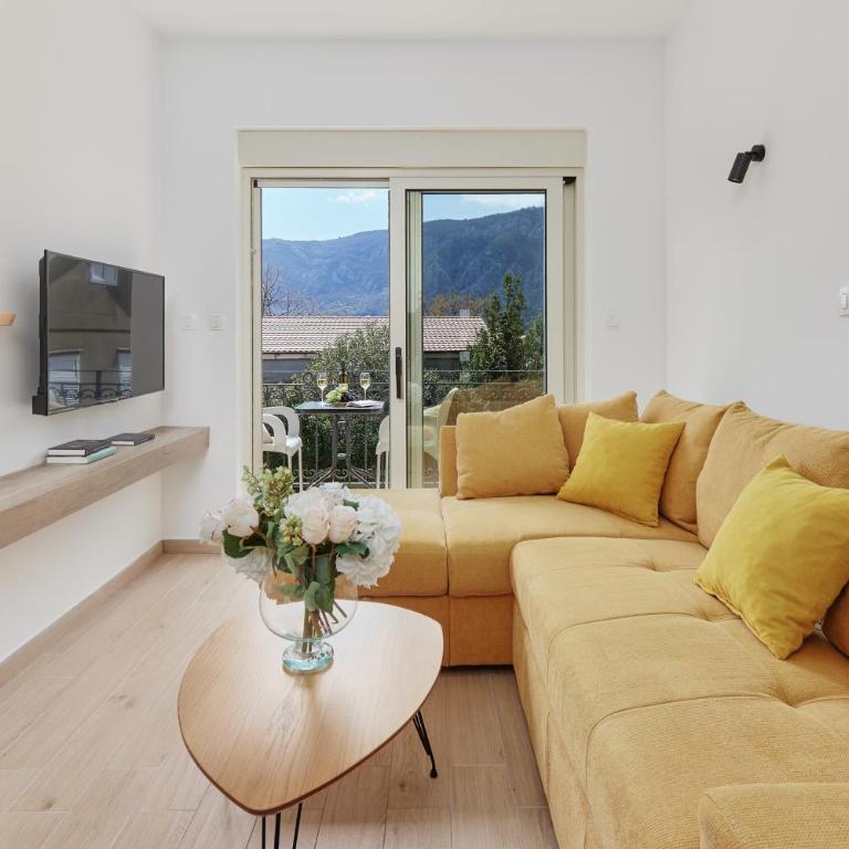 Stanisic Family Apartments - Apartment with Balcony - 9