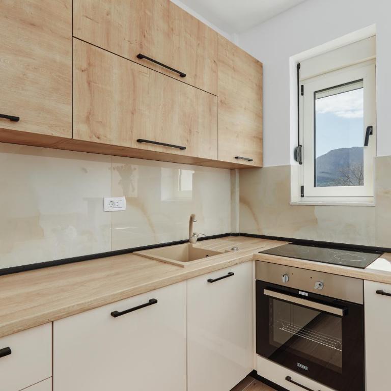 Stanisic Family Apartments - Apartment with Balcony - 11