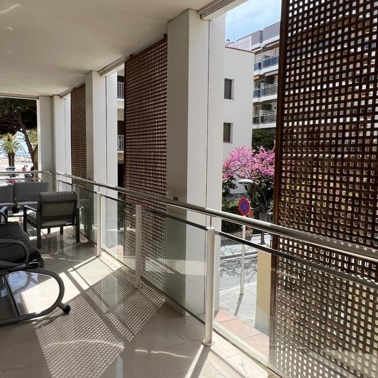 SOLIMAR 10 SALOU Solo FAMILIAS con Parking y piscina - Two-Bedroom Apartment - 62