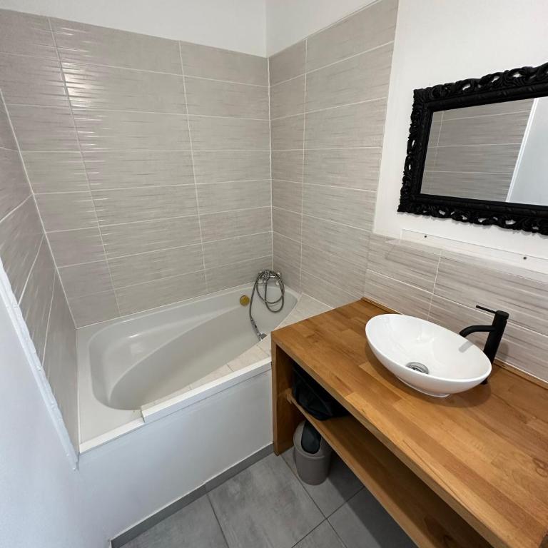 Appartement spacieux - proche centre et therme - Appartamento con 2 Camere da Letto - 13