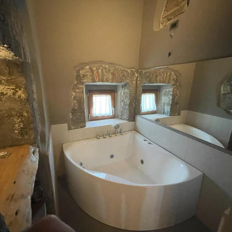 Villa Paladini - Chambre Lit King-Size avec Baignoire Spa - 5