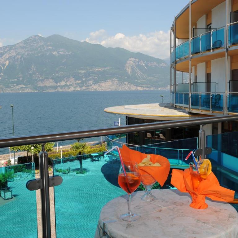 Hotel Caribe by Double Hospitality - Camera Matrimoniale/Doppia con Letti Singoli con Balcone e Vista Lago - 1