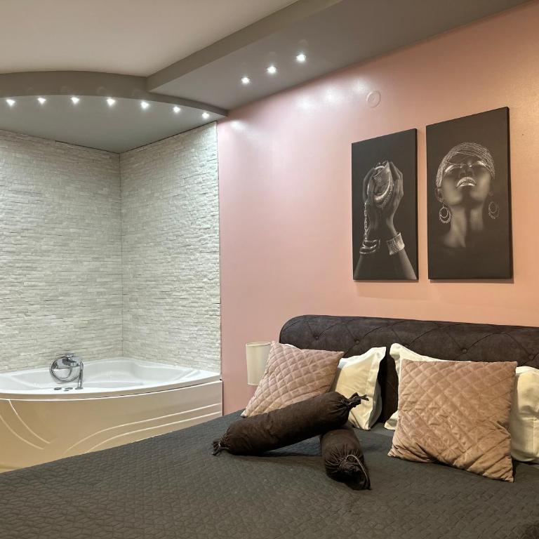 Room Jacuzzi “ATHENA” - Deluxe Double Room with Bath - 1