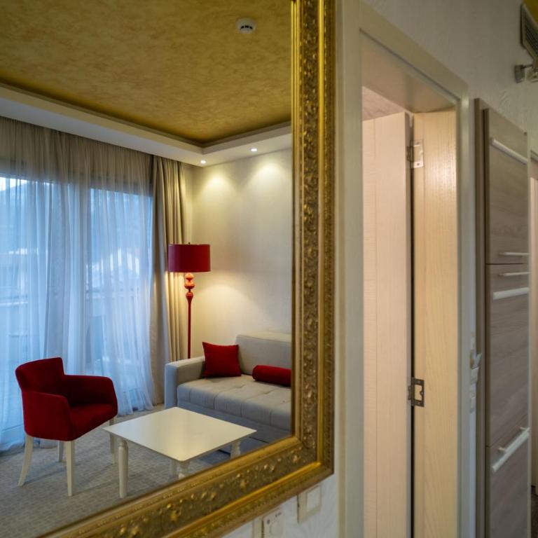 Hotel Atina by ENTOPYA - Apartman sa 1 Spavaćom Sobom i Delimičnim Pogledom na More - 4