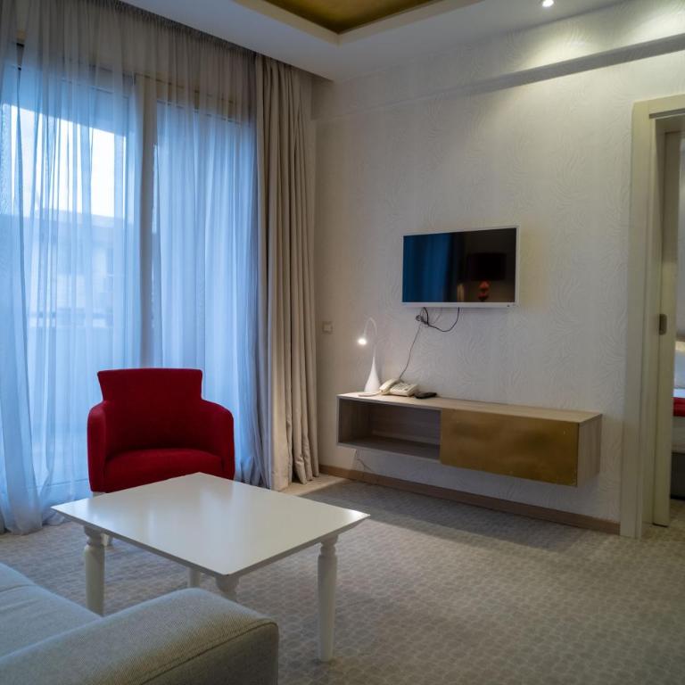 Hotel Atina by ENTOPYA - Apartman sa 1 Spavaćom Sobom i Delimičnim Pogledom na More - 8
